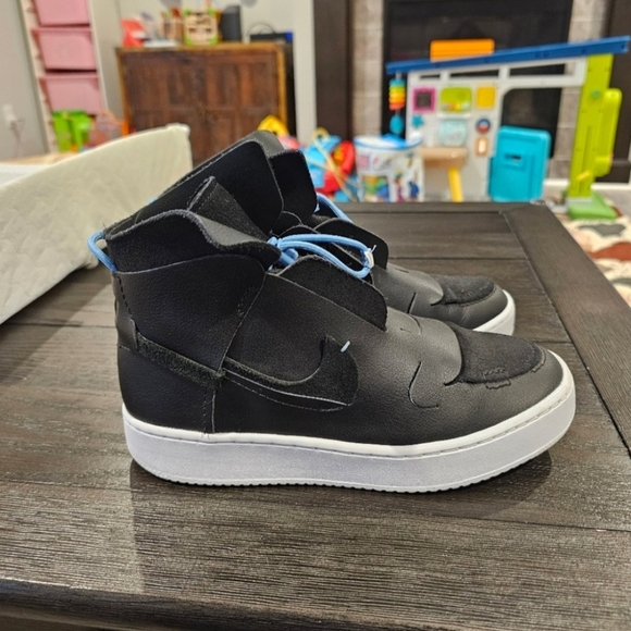 Nike Women's Vandalised LX 'Black Sneakers - Picture 6 of 9